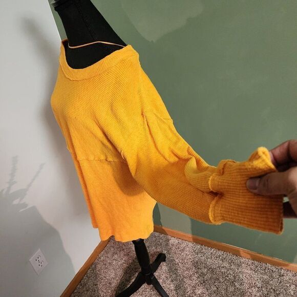 We The Free Over Sized Yellow Knit Sweater Size XS Slouchy - Picture 1 of 4